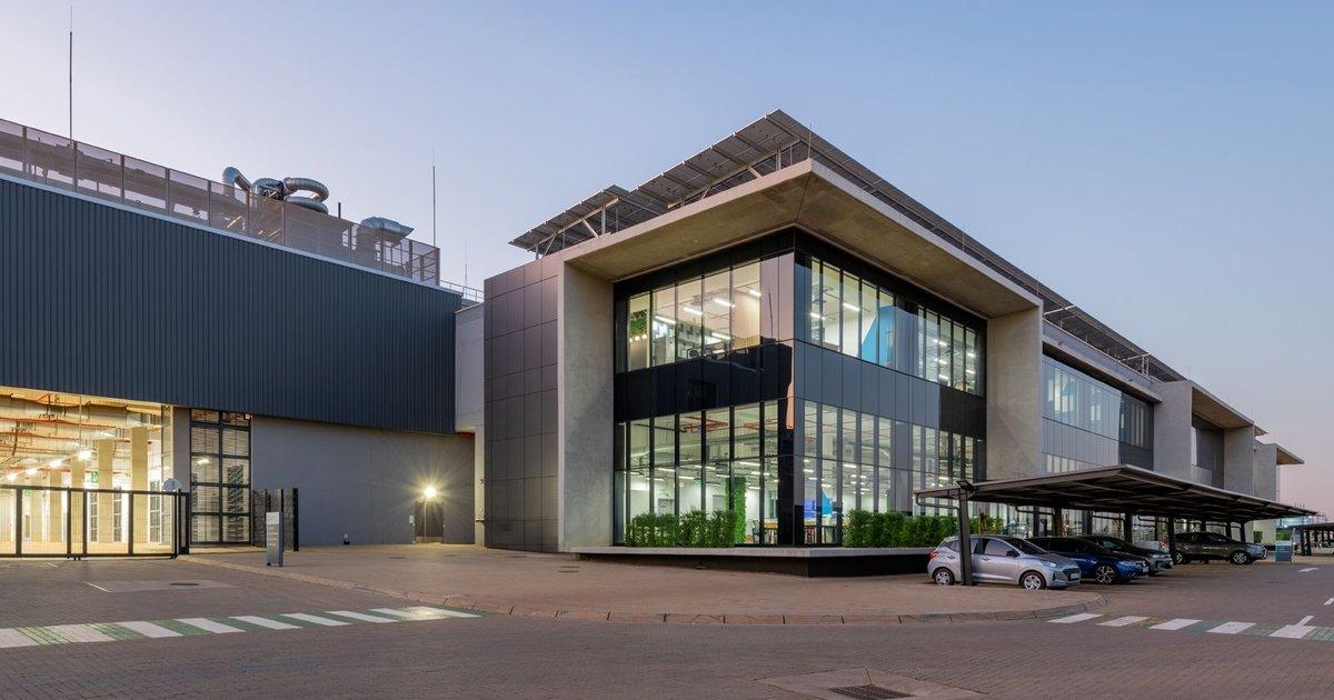 Modern enterprise data center facility